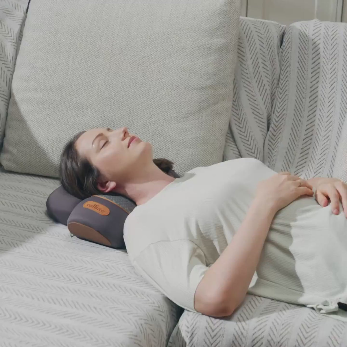 Woman relaxing on the Callixe Thera Pillow